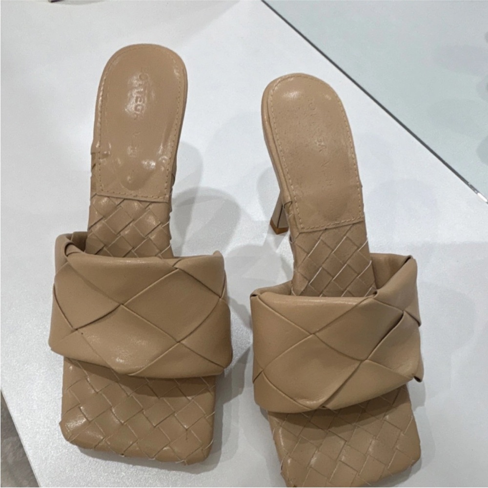 Bottega Veneta Beige Woven Leather Mules